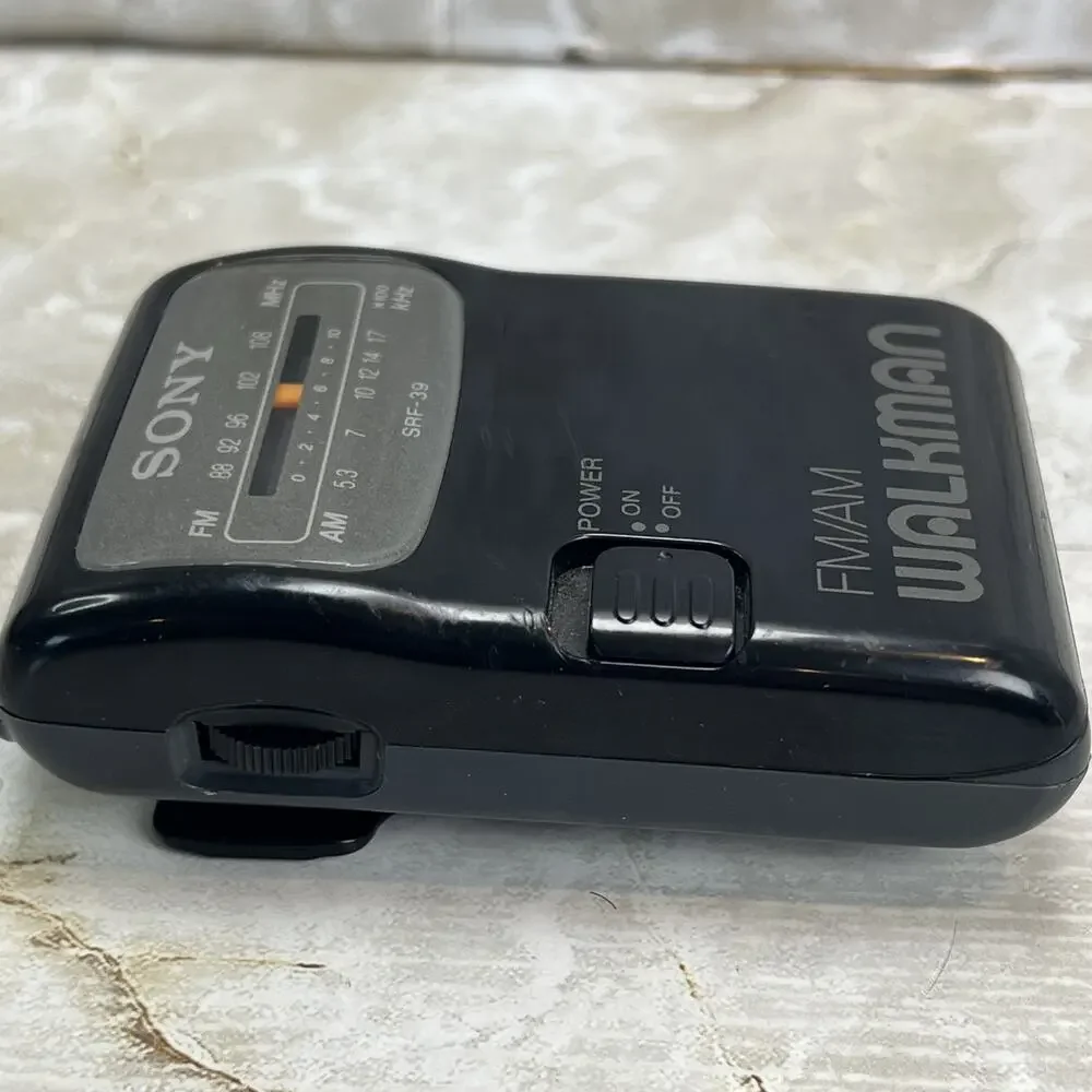 Sony SRF-39 FM/AM Walkman Portable Radio & Belt Clip W/Headphones TRH-2 Tested